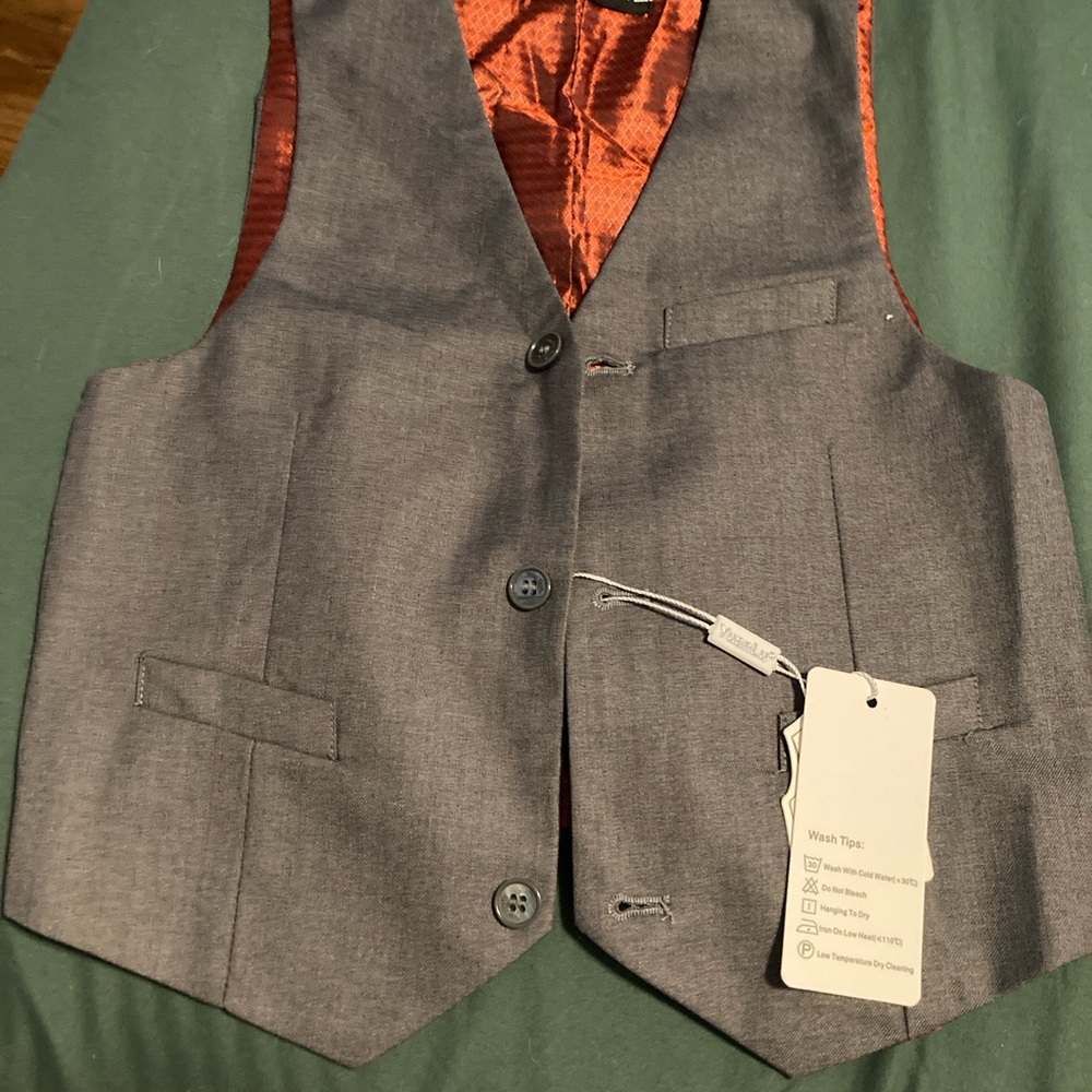 Gray kids suit set with red lining